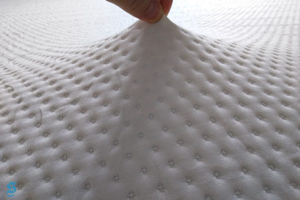 Il rivestimento del materasso a molle insacchettate emma è rimovibile e può essere facilmente lavato in lavatrice a 40°C.