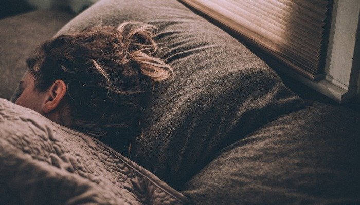 Ore di sonno ideali e altri falsi miti sul sonno